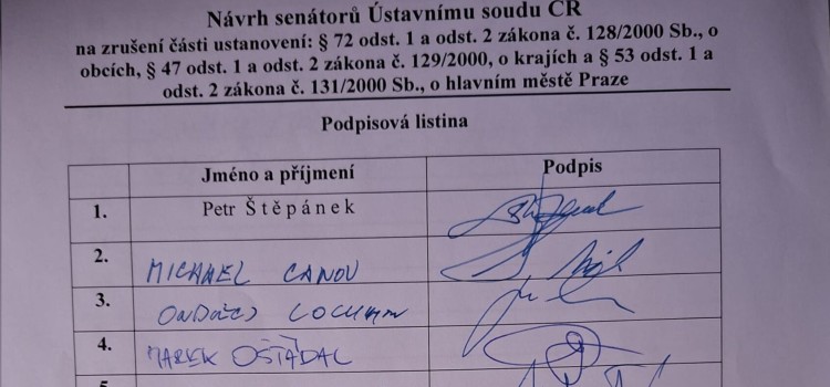 Boj za neuvolněné zastupitele k Ústavnímu soudu